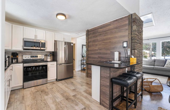 Birchwood by Avantstay Game Room + Lake Access - Photo 12