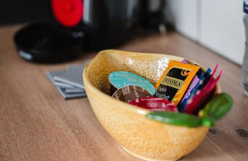 Modern 2 Bedroom House with Parking - Photo 15