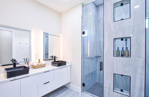 Luxurious Waterfront Home with Heated Pool and Jacuzzi - Foto 25