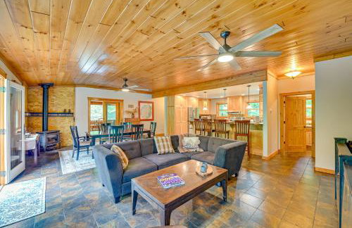 Thendara Cabin on Moose River with Game Room! - Foto 2