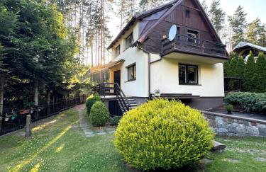 Domek nad Jeziorem Trzechowskim w lesie letniskowy na wsi - Foto 1