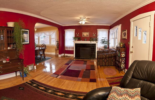 Downtown House with a Big Back Yard - Photo 8