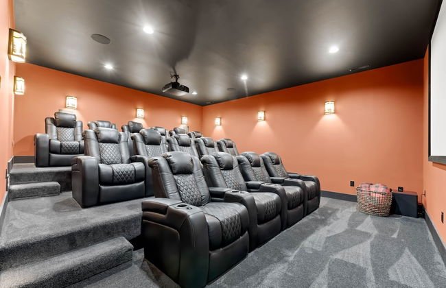 Black Bear Lodge by Avantstay Lakefront Dock Pool Theater Sleeps 20 - Foto 38