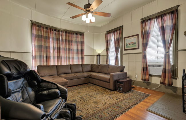 Beautiful and Unique Home With Fireplace and Pool! - Photo 13