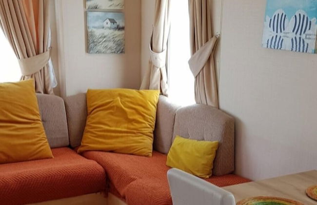 Remarkable Caravan in Abergele Towyn - Foto 4