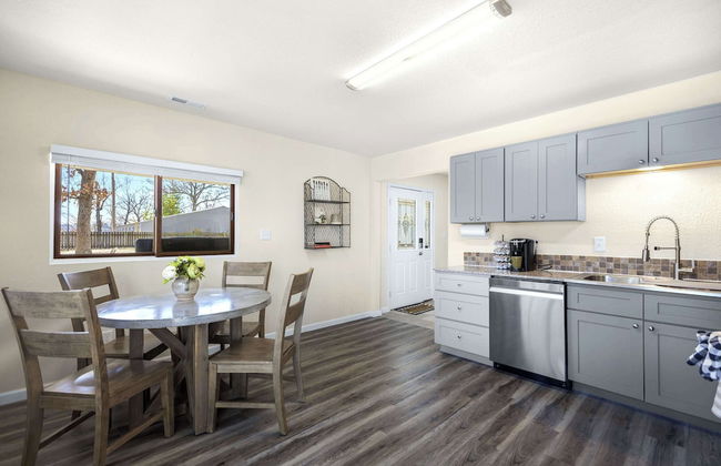 White Oak Landing Spacious 6 BDR w/ Boat Slip! - Photo 12