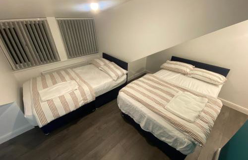 Luxury 3-Bed House-Jaquzzi Bath-Private Parking- suitable for contractors - Foto 21