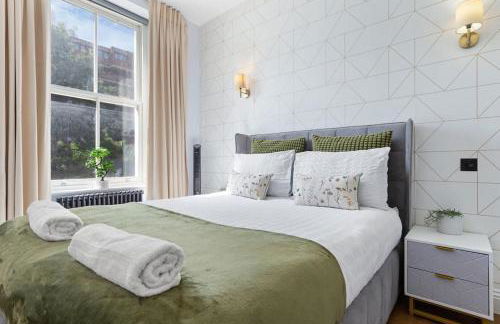 Two Modern Central London Apartments with AC Near Big Ben & Buckingham Palace - Photo 14