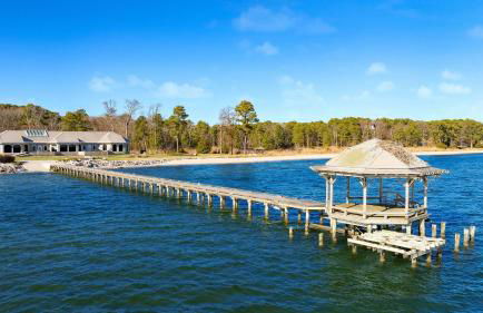 Bay Estate Luxe Waterfront Home w/ Private Pier, Main+guest House, Bay Views - Foto 98