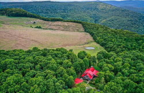 Charming Cabin with Hot Tub, Fire Pit and Views! - Foto 35