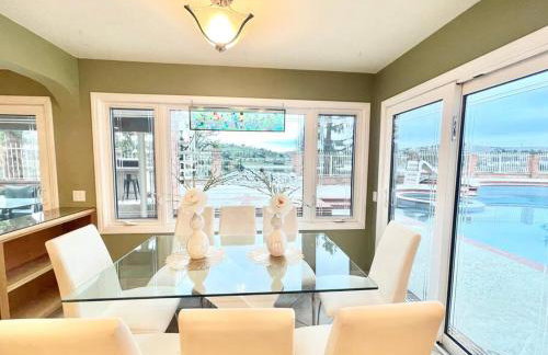 Stunning Panoramic Waterfront Pool Home Escape - Foto 5