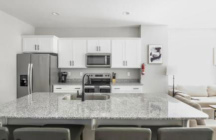 Landing Stylish 2BD Pool Courtyard - Foto 7