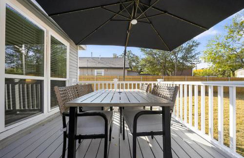 Walk to stadium! Cozy 2BR home - historic district - Photo 24