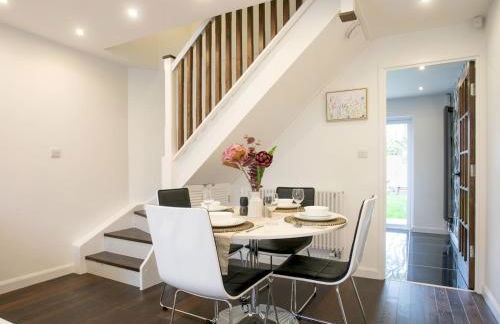 Charming Home - Free Parking - Private Garden - Pass the Keys - Foto 5