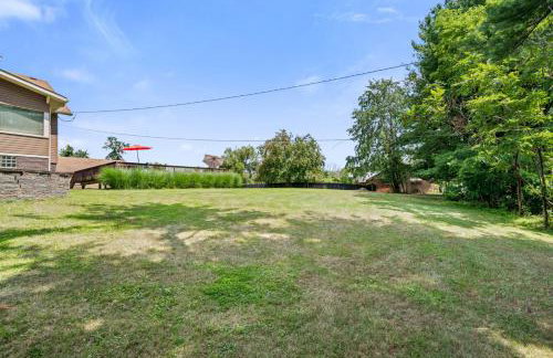 Cheerful Home | Fire Pit | Sleeps 8 - Foto 28