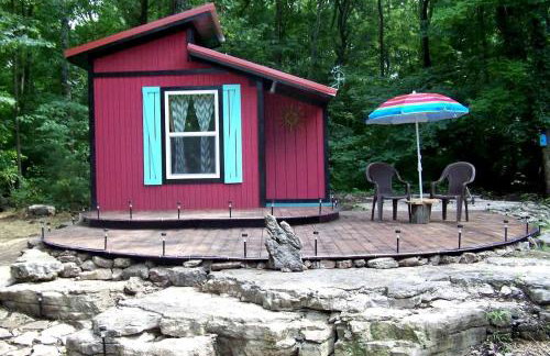 Cozy Backstage Tiny House Near Old Hickory Lake – Pet-Friendly, Private Deck, Breakfast Included - Photo 9