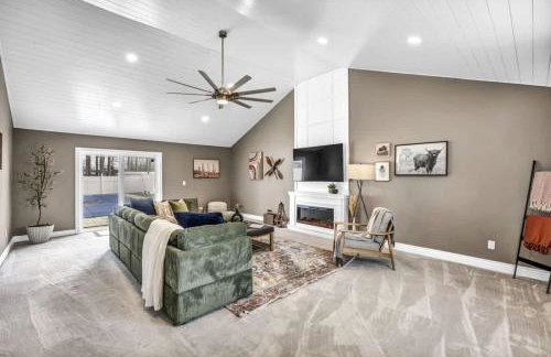 Swim and Relax In our Pool and Hot Tub and Recently Renovated - Photo 9