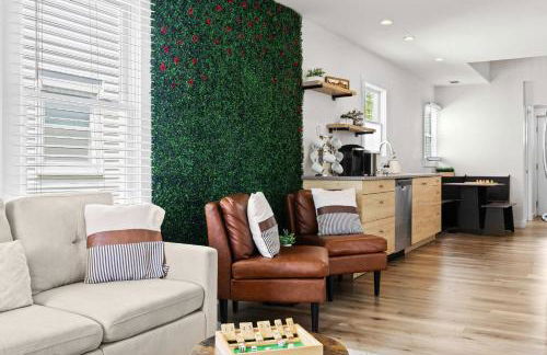 3BR 2BA Derby Home Walk to Churchill Free Parking - Foto 11