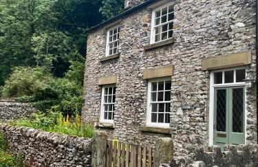Torside Holiday Cottage - Photo 1