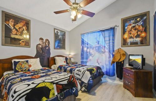 Themed 4BR house pool game room 10 min Disney - Photo 23