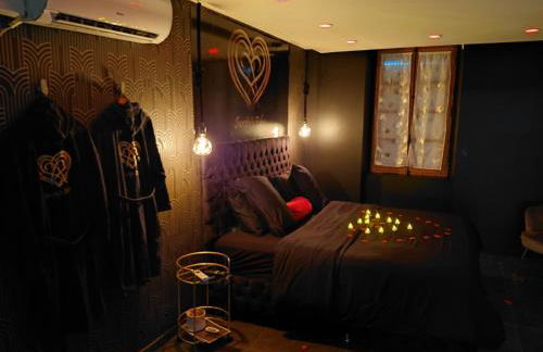 Sweety's Eden Jacuzzi - Jacuzzi privé Sauna Cinéma room Jardin - Terrasse centre-ville - Foto 2