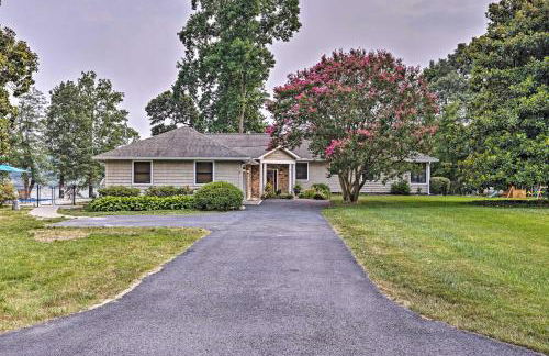 Riverfront Paradise with Hot Tub and Pool in Kinsale! - Foto 41