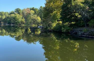 More Boathouse than Lakehouse - Foto 10