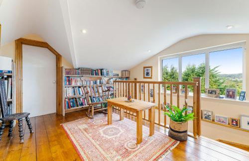 Whimsical Countryside Escape with Sprawling Garden - Foto 32