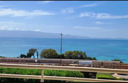 Superbe Pieds dans l eau ajaccio face à la mer plage de sable fin route des îles des sanguinaires - Foto 6