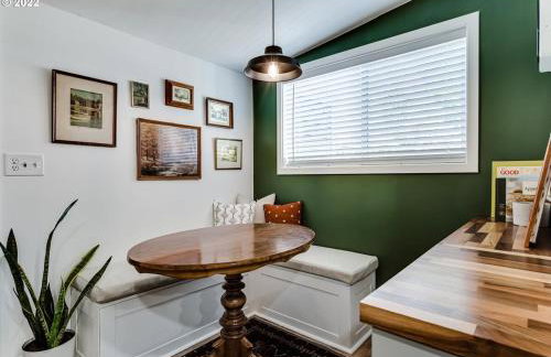 Charming 2 bedroom house 1 mile from U of O - Photo 6