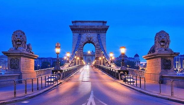 21 - Journée Tournée des Temps forts européens au départ de Francfort : Allemagne, République tchèque, Slovaquie, Hongrie, Autriche, Suisse, Italie, France, Pays-Bas, Belgique et Luxembourg - Photo 3, La charmante vue nocturne de Budapest en Hongrie