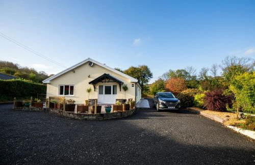 Round Park - A large dog friendly one level holiday cottage for groups and families - Photo 1