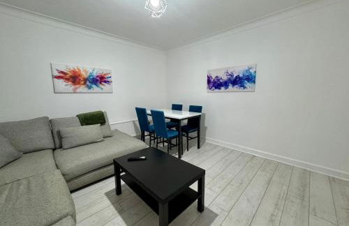 FERRY HOUSE - INVOICE and REDUCED PRICE only via SUNRISE SHORT LETS DUNDEE, 4 Bed House, Great for Contractors, Fully Equipped, Private Parking, Easy Ring Road Access - ASK SUNRISE SHORT LETS - and ONLY 5 Mins to STANNERGATE Ports - Foto 11