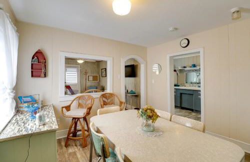 Deck and Indian River Bay Views Coastal Cottage - Foto 10