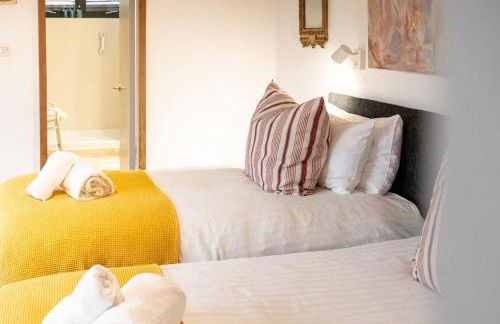 Stunning 6 Bedroom with Swimming Pool & Sauna! - Foto 77