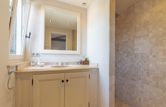 Provencal in a Height Overlooking Greenery - Foto 10