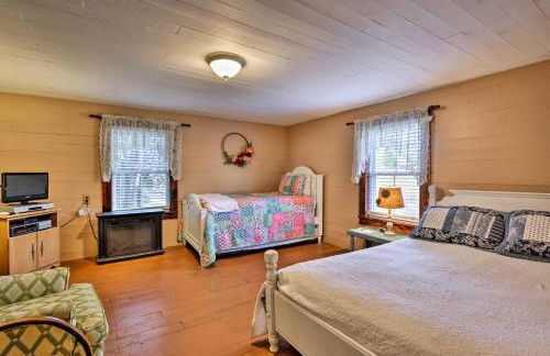 Lil Red Hen Cottage in the Boone Area with Hot Tub - Foto 16