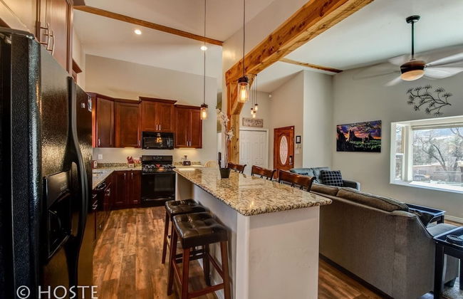 Mtn Dream! Fireplace, Patio & Hot Tub 4BR - Photo 17