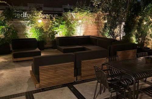 Modern 2BR Brooklyn Retreat Near Manhattan with Private Backyard - Photo 25