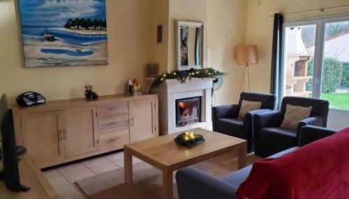 Villa in Les Forges with Golf & Pool Access - Foto 4