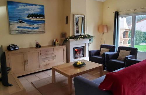 Villa in Les Forges with Golf & Pool Access - Foto 3