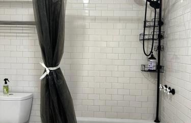 Modern, Remodeled Echo Park House-Walk to Sunset Blvd, Dodgers Stadium, Shops, Bars, Restaurants, Lake, Concerts - Photo 5