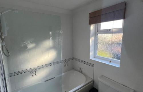 Spacious 3 Bed home situated in a beautiful area - SLEEPS 8 - Foto 24