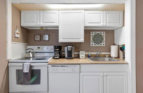 Peaceful Historic Villa with Hot Tub & Pool near Downtown Nashville, Tennessee - Photo 3