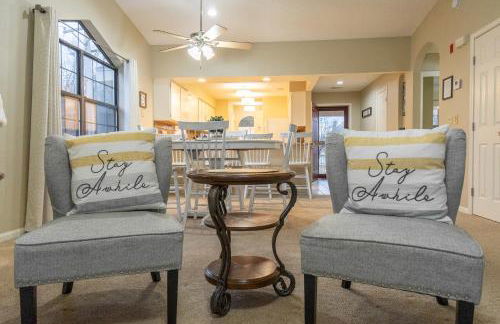 2BR Penthouse Condo - 2 Pools - Close to the Strip - Stairs Required - FREE TICKETS INCLUDED - FHC-24 - Foto 1