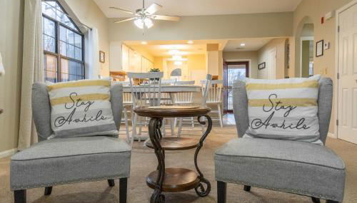 2BR Penthouse Condo - 2 Pools - Close to the Strip - Stairs Required - FREE TICKETS INCLUDED - FHC-24 - Foto 1