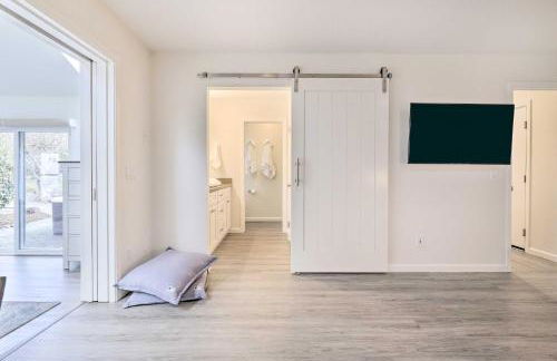 Peaceful Windsor Retreat with Private Hot Tub! - Foto 17