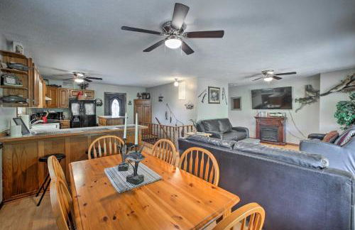 Waterfront Home with Fire Pit on Table Rock Lake - Foto 7