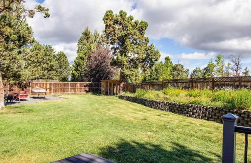 Wildflower Getaway HALF acre yard firepit hot tub bikes Dogs OK - Foto 31