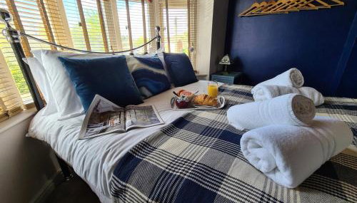 Rumer Hill House a unique boutique styled place to stay in Cannock close to A5 the McArthur Glen outlet - Foto 3, towels